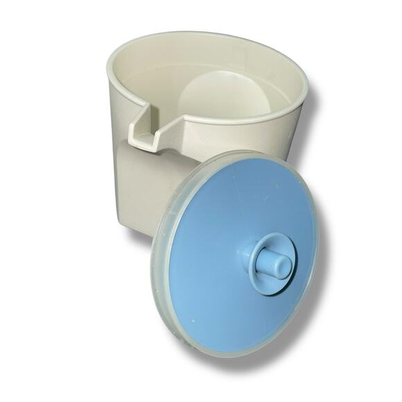 Tupperware Creamer Bowl with Push Button Lid Seal 1414 Almond Blue USA Vintage - Picture 10 of 14